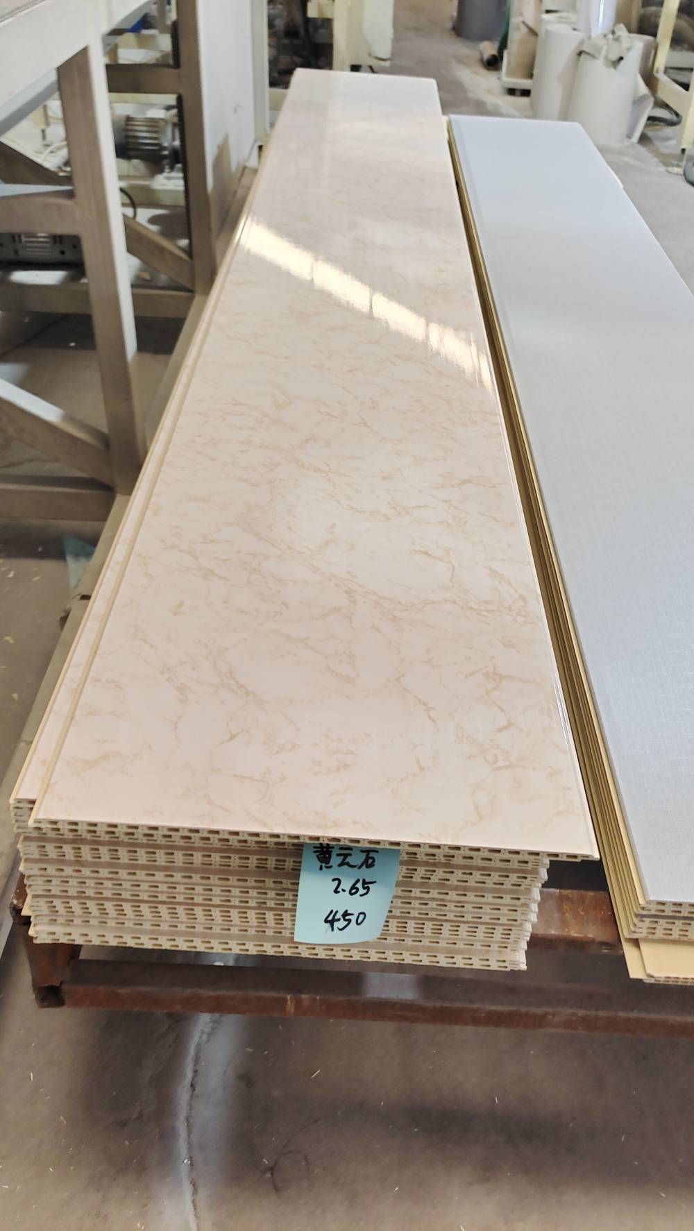 石塑護(hù)墻板與PVC集成墻板 從產(chǎn)品對比到廠家選擇全解析